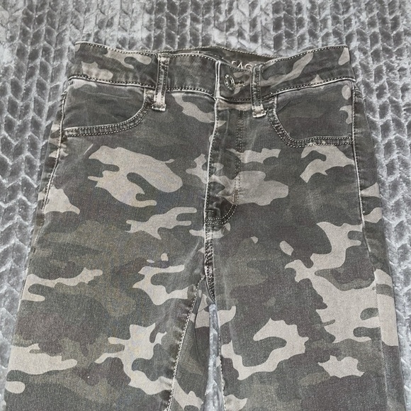 American Eagle N(E)XT LEVEL STRETCH Hi-Rise Jeggings.  Camouflage. Size 2 Short. - Picture 9 of 12